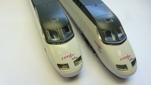 Mehano H0 Scale AVE Renfe 4 pcs Original DC or customized DC/DCC Ready